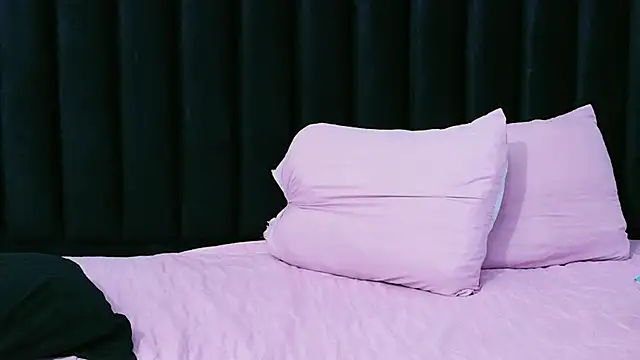 hornybarelylegalgirl online show from April 2026 12:33:01 PM