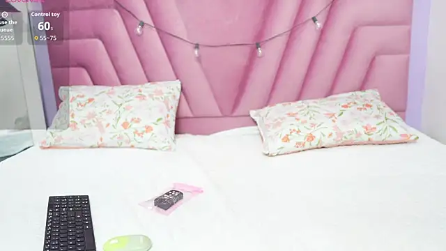 Snapshot of hornybarelylegalgirl chatting on July 2026 12:02:01 PM hornybarelylegalgirl online show from July 2026 12:02:01 PM