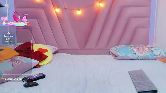 Snapshot of hornybarelylegalgirl chatting on January 2026 12:45:01 PM hornybarelylegalgirl online show from January 2026 12:45:01 PM