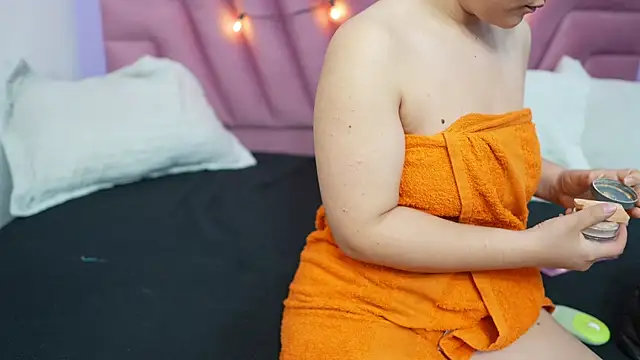 Snapshot of hornybarelylegalgirl chatting on June 2026 12:11:02 PM hornybarelylegalgirl online show from June 2026 12:11:02 PM