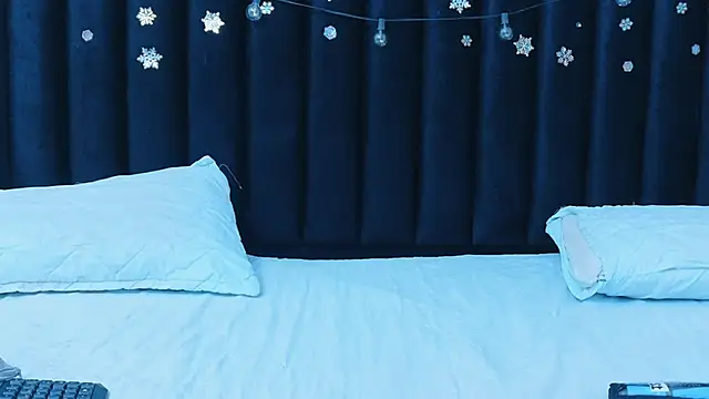 Snapshot of hornybarelylegalgirl chatting on December 2025 12:11:01 PM hornybarelylegalgirl online show from December 2025 12:11:01 PM