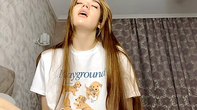 Snapshot of BlissDodd chatting on September 2025 06:18:02 PM BlissDodd online show from September 2025 06:18:02 PM