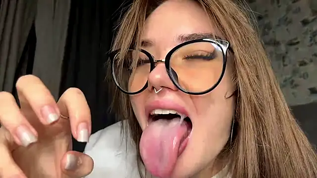 Snapshot of BlissDodd chatting on October 2025 06:22:02 PM BlissDodd online show from October 2025 06:22:02 PM