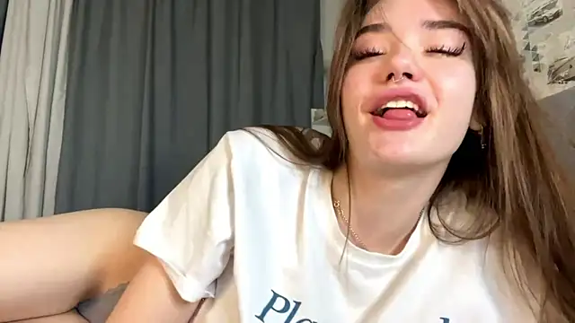 Snapshot of BlissDodd chatting on October 2025 06:29:02 PM BlissDodd online show from October 2025 06:29:02 PM