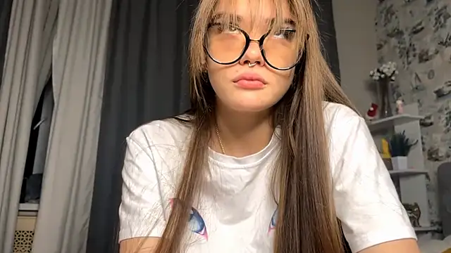 Snapshot of BlissDodd chatting on October 2025 06:56:01 PM BlissDodd online show from October 2025 06:56:01 PM