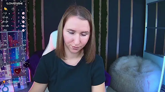 Snapshot of AliceBYKiss chatting on November 2025 01:15:02 PM AliceBYKiss online show from November 2025 01:15:02 PM