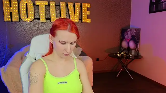 Snapshot of AliceBYKiss chatting on February 2025 03:58:01 PM AliceBYKiss online show from February 2025 03:58:01 PM