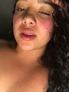 Snapshot of Julieta_333 chatting on March 2025 06:40:01 AM Julieta 333 online show from March 2025 06:40:01 AM