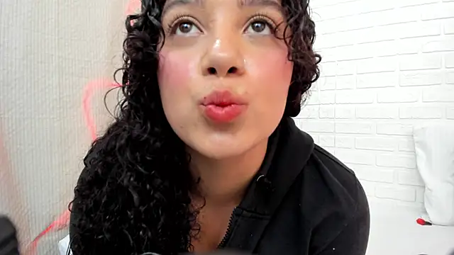 Snapshot of Julieta_333 chatting on February 2025 05:31:01 PM Julieta 333 online show from February 2025 05:31:01 PM