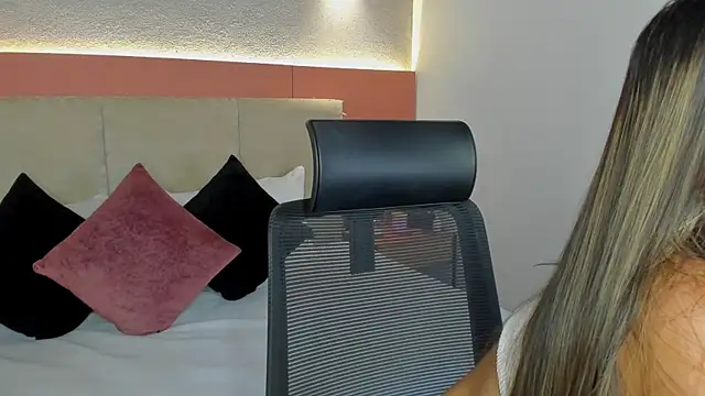 AniiRose online show from December 2025 01:10:01 AM