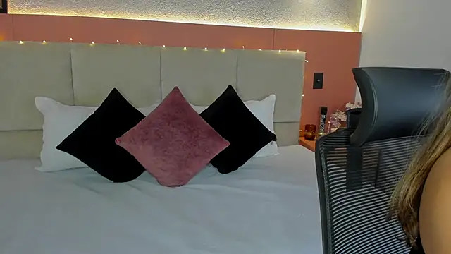 AniiRose online show from December 2025 12:04:01 AM