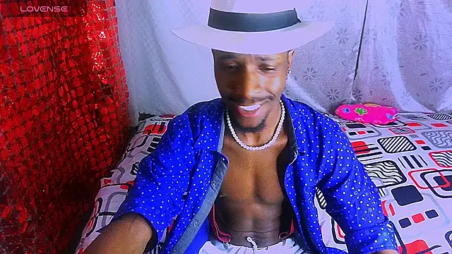 Snapshot of Aroonpapisex chatting on December 2024 02:21:01 AM Aroonpapisex online show from December 2024 02:21:01 AM