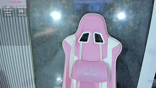 lana boomer online show from April 2026 07:31:02 PM