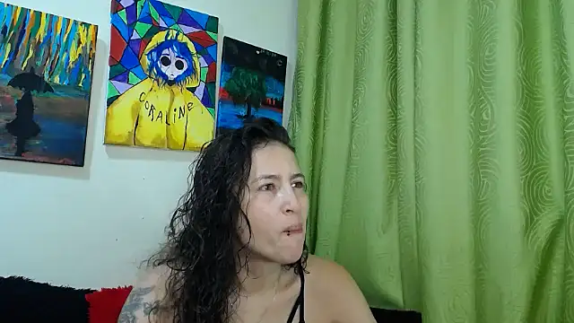 Snapshot of Leyla_Horny_Bg chatting on December 2025 11:20:02 PM Leyla Horny Bg online show from December 2025 11:20:02 PM