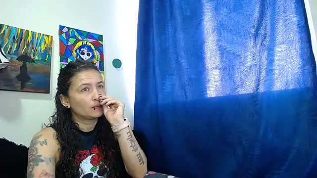 Snapshot of Leyla_Horny_Bg chatting on September 2025 10:21:02 PM Leyla Horny Bg online show from September 2025 10:21:02 PM