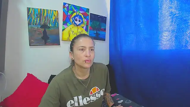 Snapshot of Leyla_Horny_Bg chatting on November 2025 12:11:02 PM Leyla Horny Bg online show from November 2025 12:11:02 PM