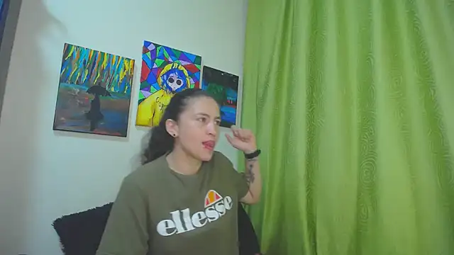 Snapshot of Leyla_Horny_Bg chatting on November 2025 11:37:01 PM Leyla Horny Bg online show from November 2025 11:37:01 PM