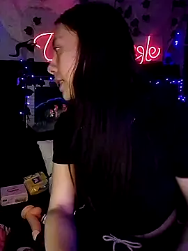 Snapshot of -Lola_Bunny chatting on March 2025 10:20:01 PM -Lola Bunny online show from March 2025 10:20:01 PM