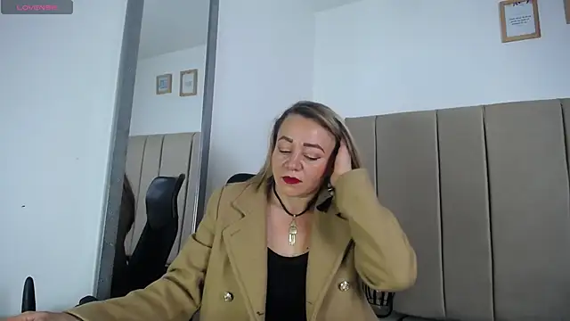Snapshot of Lupiita223 chatting on March 2025 01:45:01 PM Lupiita223 online show from March 2025 01:45:01 PM