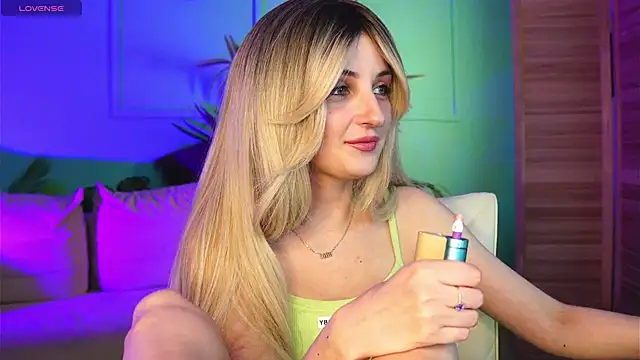 Snapshot of Katty_Lights chatting on September 2025 03:56:02 PM Katty Lights online show from September 2025 03:56:02 PM