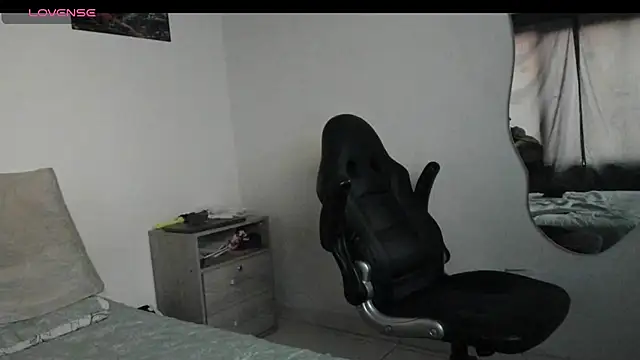 Snapshot of AshleyandTyler chatting on December 2025 10:15:02 PM AshleyandTyler online show from December 2025 10:15:02 PM