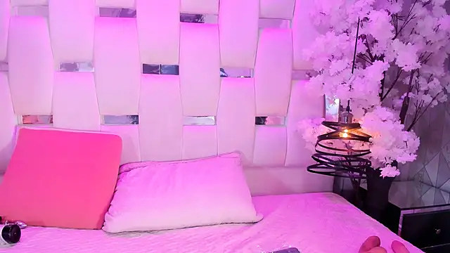 Parismorelli1 online show from April 2026 06:05:01 AM