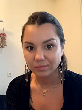 MiraMiss online show from November 2025 09:24:01 AM