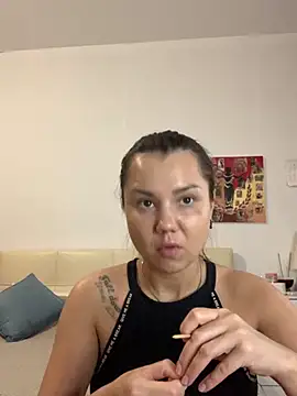 MiraMiss online show from November 2025 10:42:01 AM