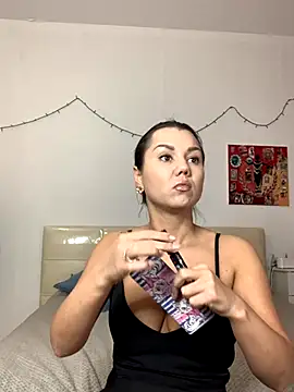 MiraMiss online show from November 2025 07:30:01 AM