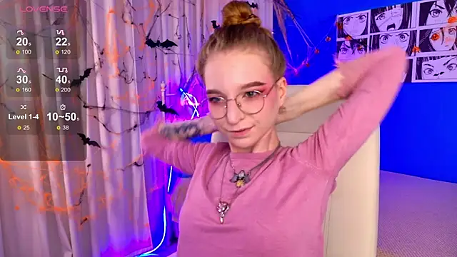 Snapshot of VioletShine chatting on October 2025 12:26:01 PM VioletShine online show from October 2025 12:26:01 PM