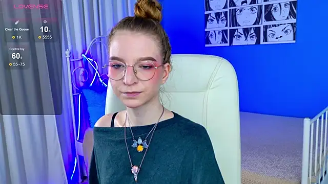 Snapshot of VioletShine chatting on November 2025 10:09:02 AM VioletShine online show from November 2025 10:09:02 AM