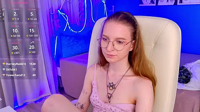 Snapshot of VioletShine chatting on June 2026 02:33:01 PM VioletShine online show from June 2026 02:33:01 PM