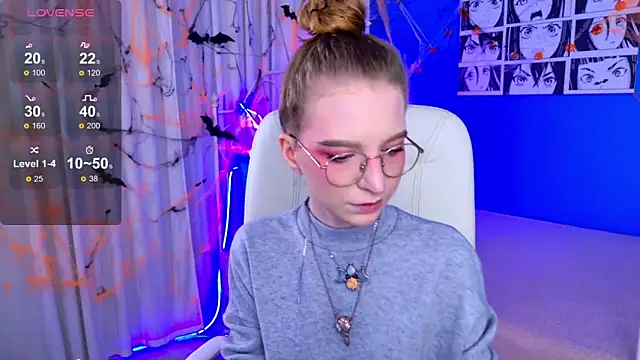 Snapshot of VioletShine chatting on October 2025 07:07:02 AM VioletShine online show from October 2025 07:07:02 AM