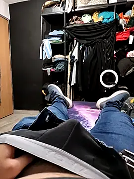 Alee3xxx online show from November 2025 03:43:01 AM