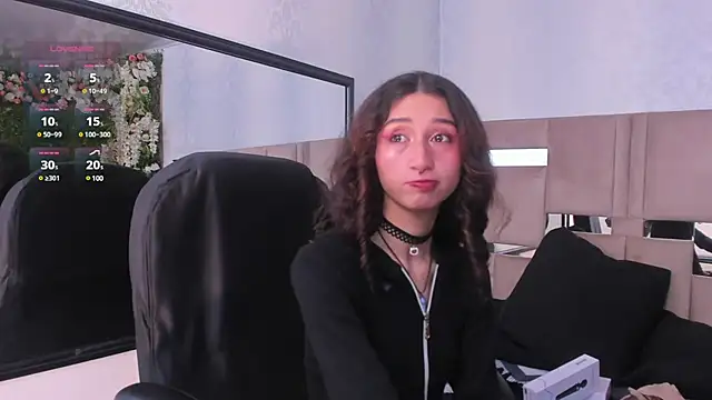 Queenjenn   online show from February 2025 02:45:01 PM