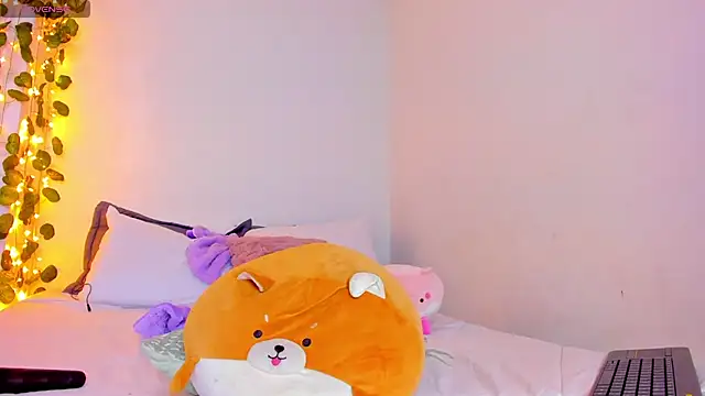 Snapshot of emillyhills chatting on February 2025 03:10:01 PM emillyhills online show from February 2025 03:10:01 PM