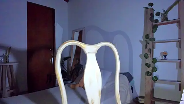 Snapshot of emillyhills chatting on February 2026 01:36:02 AM emillyhills online show from February 2026 01:36:02 AM