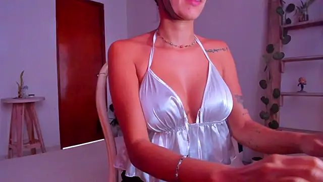 Snapshot of emillyhills chatting on February 2026 02:57:01 PM emillyhills online show from February 2026 02:57:01 PM