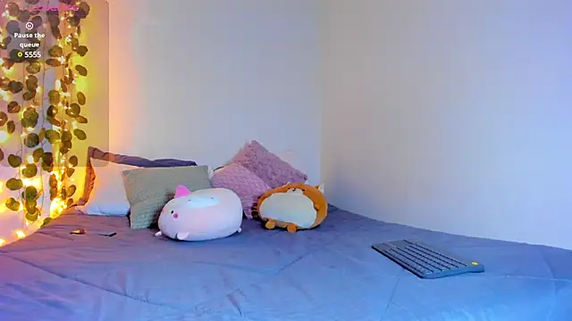 Snapshot of emillyhills chatting on March 2025 11:36:02 AM emillyhills online show from March 2025 11:36:02 AM