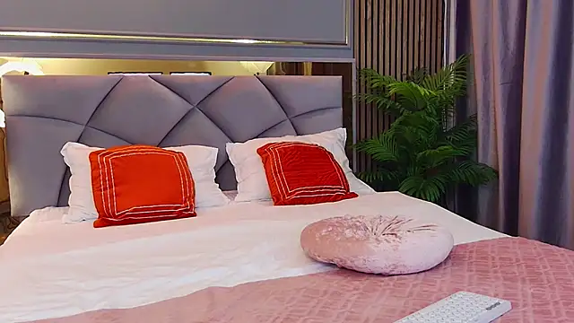 AvaCristal online show from November 2025 07:47:01 PM