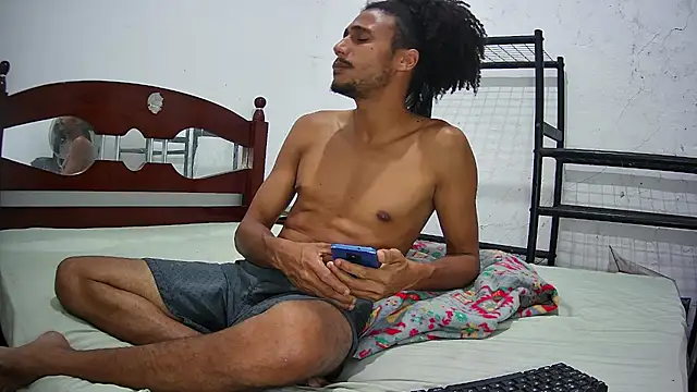 Snapshot of SkinnyLatinMan chatting on October 2025 10:11:01 PM SkinnyLatinMan online show from October 2025 10:11:01 PM