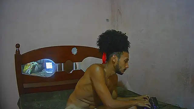 Snapshot of SkinnyLatinMan chatting on December 2024 11:07:02 AM SkinnyLatinMan online show from December 2024 11:07:02 AM
