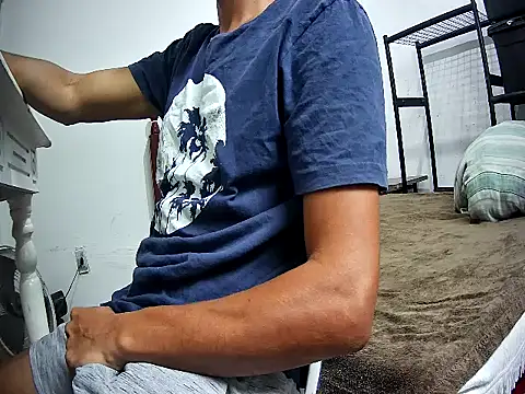 SkinnyLatinMan online show from November 2025 05:39:02 PM