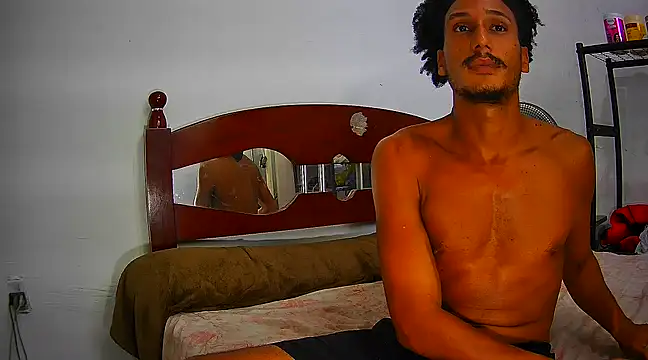 Snapshot of SkinnyLatinMan chatting on February 2025 03:33:01 PM SkinnyLatinMan online show from February 2025 03:33:01 PM