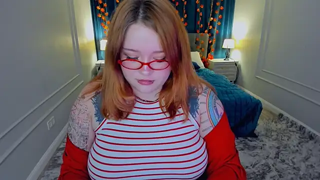 MoonLghte online show from November 2025 08:12:01 PM