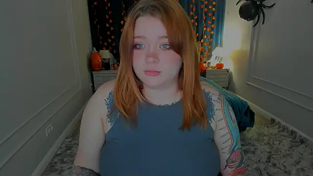 MoonLghte online show from October 2025 07:35:01 PM