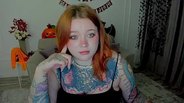 MoonLghte online show from October 2025 07:57:02 PM