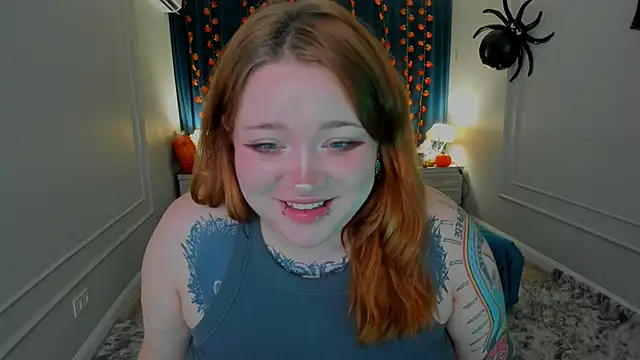 MoonLghte online show from October 2025 07:47:02 PM