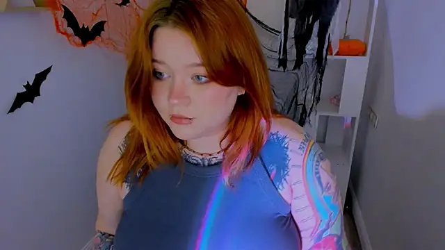 MoonLghte online show from October 2025 07:49:02 PM