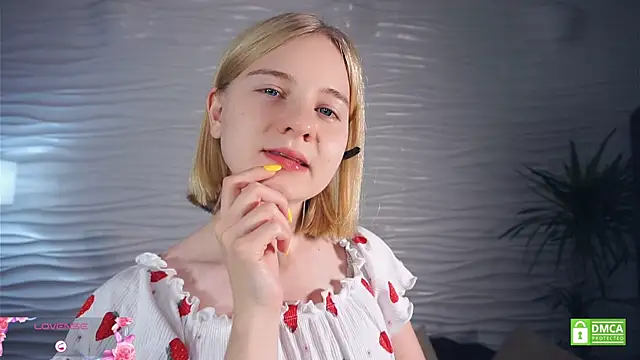 Snapshot of OdelinaFicken chatting on October 2025 05:17:01 AM OdelinaFicken online show from October 2025 05:17:01 AM